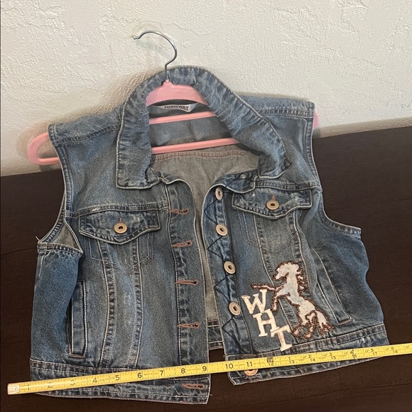 Women Denim Vest with Embroidered Patch Sew On WHT Art Horse Logo ( L) Cropped - Picture 4 of 8